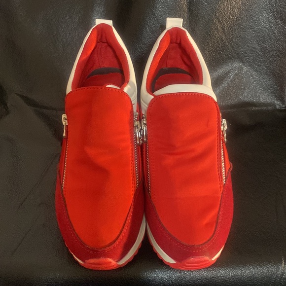Red and white womens size 41 (9 1/2) shoes - Picture 2 of 8